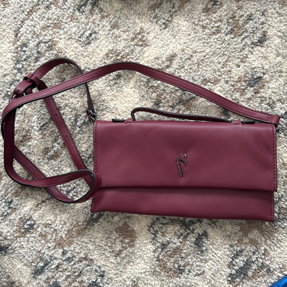 simply Vera Vera Wang Burgundy faux soft leather wristlet/wallet